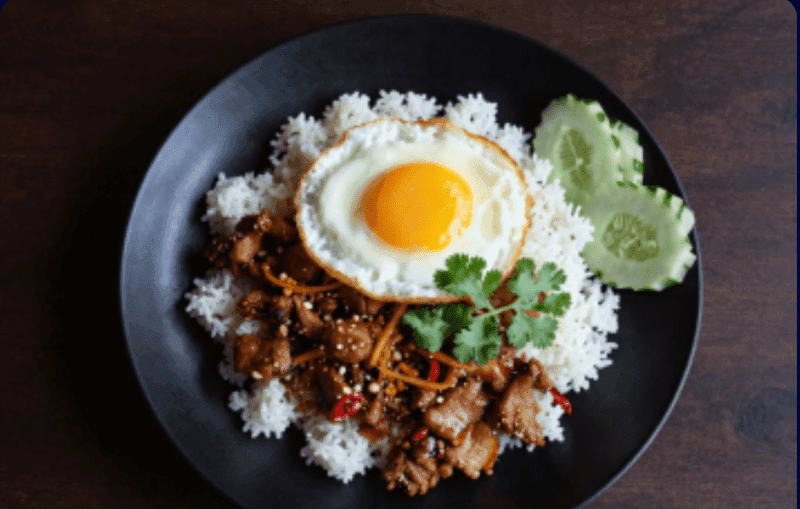 Garlic Stir-fry over Rice with Sliced Pork