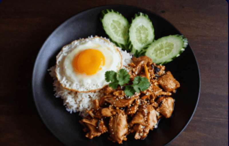 Garlic Stir-fry over Rice with Sliced Chicken