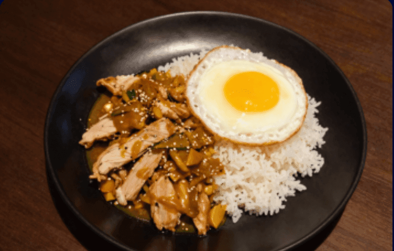 Curry Powder Stir-fry over Rice with Sliced Chicken