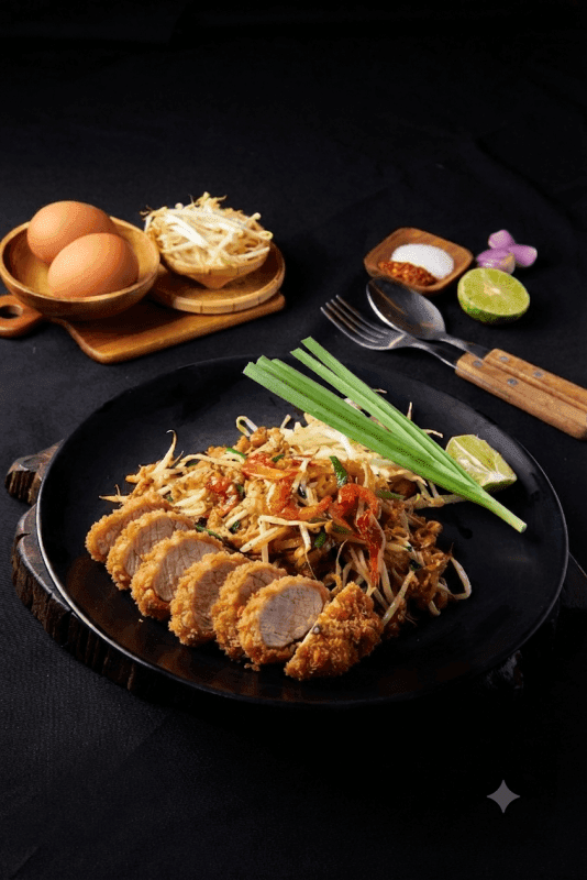 Classic Pad Thai With Fried Pork