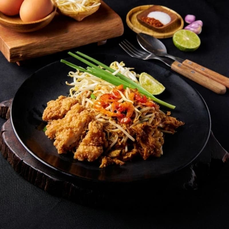 Crispy Chicken Pad Thai